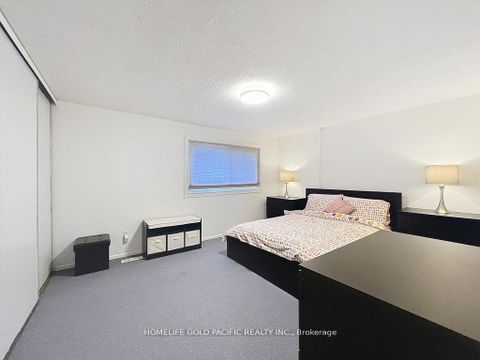 Photo 34 at 11 - 42 Stonehill Court, L'Amoreaux, Toronto