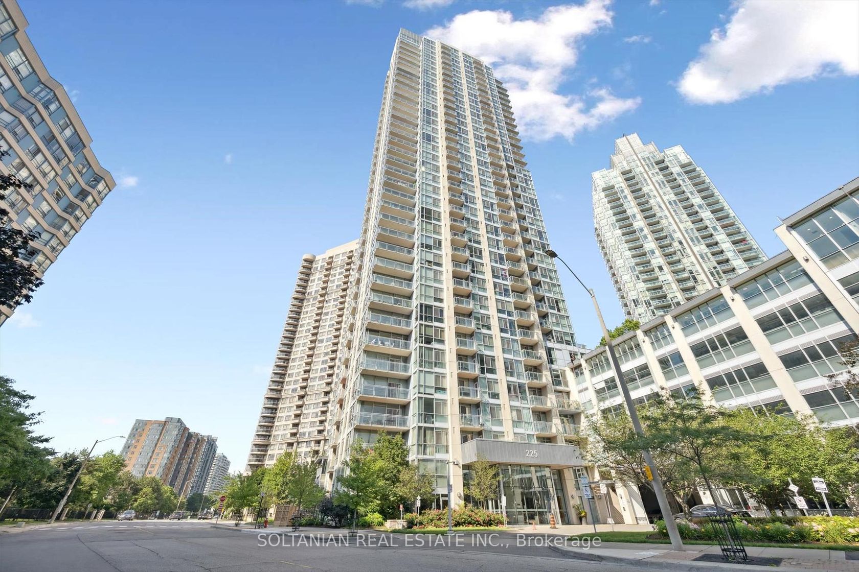1004 - 225 Webb Drive NW, City Centre, Mississauga by Loree Meneguzzi Real Estate 1004 - 225 Webb Drive NW, City Centre, Mississauga