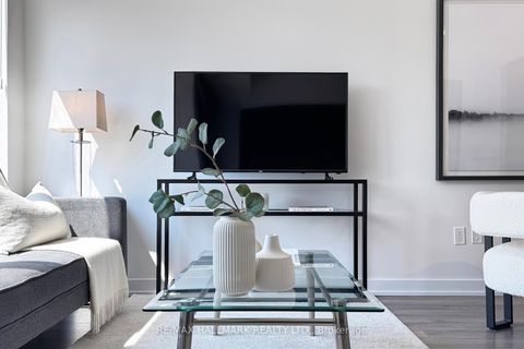 Photo 7 at 303 - 1 Cardiff Road, Mount Pleasant East, Toronto Photo 7 at 303 - 1 Cardiff Road, Mount Pleasant East, Toronto