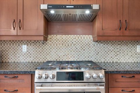 Photo 4 at 3 Prince Williams Way, Shore, Barrie
