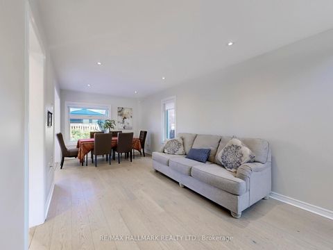 Photo 3 at 22 Laura Sabrina Drive, Sonoma Heights, Vaughan