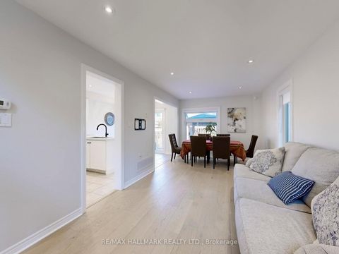 Photo 4 at 22 Laura Sabrina Drive, Sonoma Heights, Vaughan