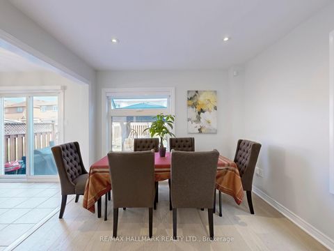 Photo 7 at 22 Laura Sabrina Drive, Sonoma Heights, Vaughan