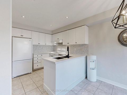 Photo 8 at 22 Laura Sabrina Drive, Sonoma Heights, Vaughan