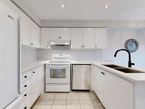 Photo 9 at 22 Laura Sabrina Drive, Sonoma Heights, Vaughan