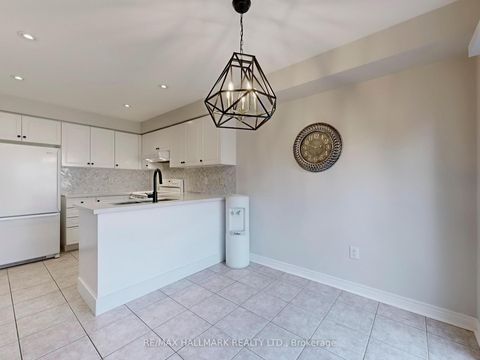 Photo 11 at 22 Laura Sabrina Drive, Sonoma Heights, Vaughan