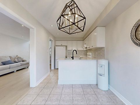 Photo 12 at 22 Laura Sabrina Drive, Sonoma Heights, Vaughan