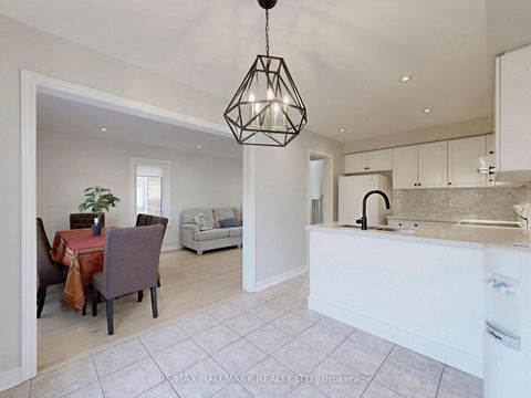 Photo 13 at 22 Laura Sabrina Drive, Sonoma Heights, Vaughan