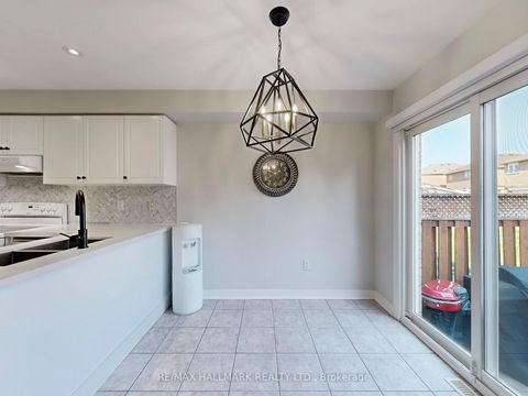 Photo 14 at 22 Laura Sabrina Drive, Sonoma Heights, Vaughan