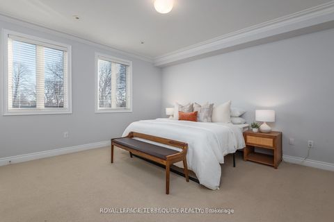 Photo 16 at 11 Shires Lane, City Centre West, Toronto