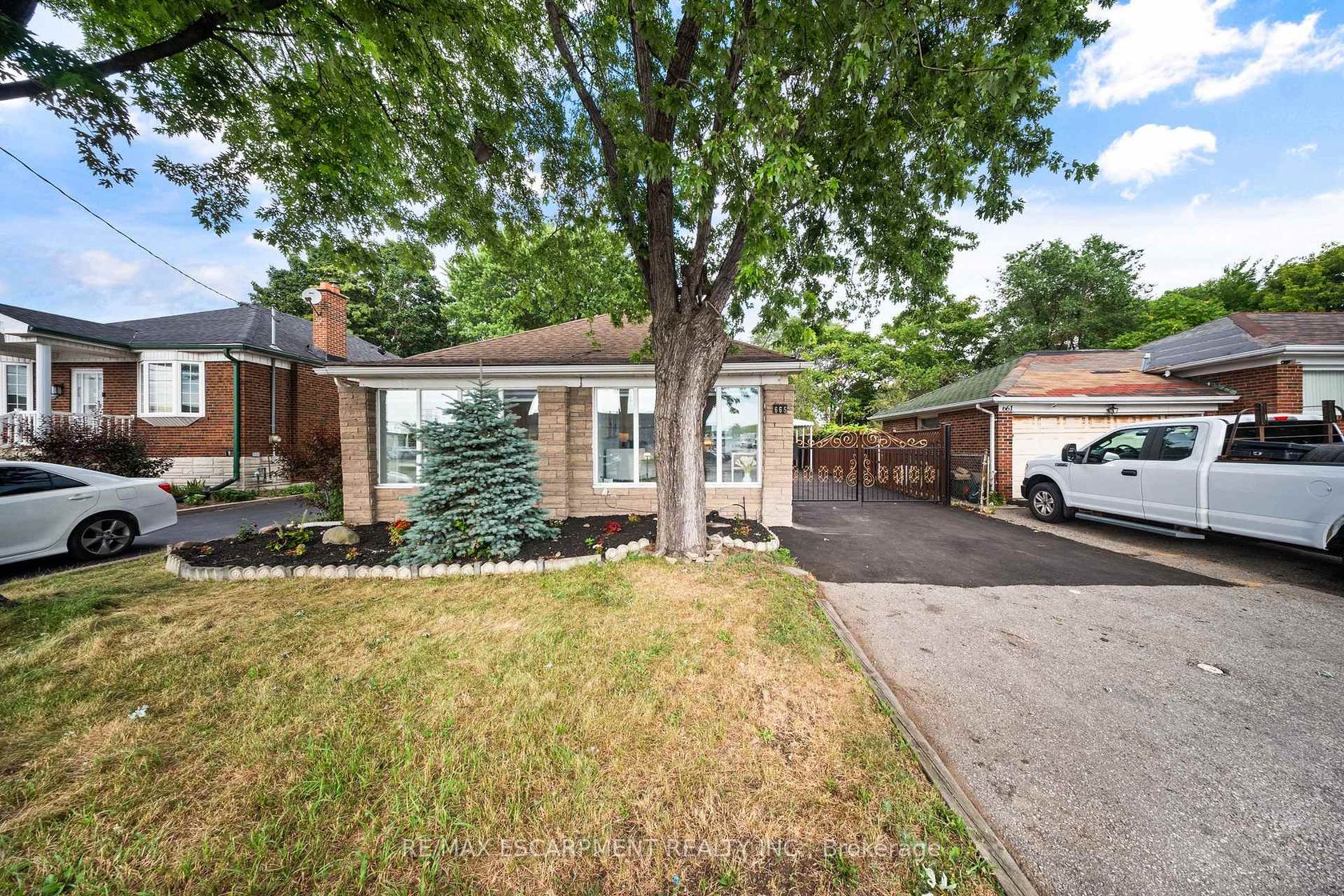 665 Kipling Avenue, City Centre West, Toronto by Loree Meneguzzi Real Estate 665 Kipling Avenue, City Centre West, Toronto