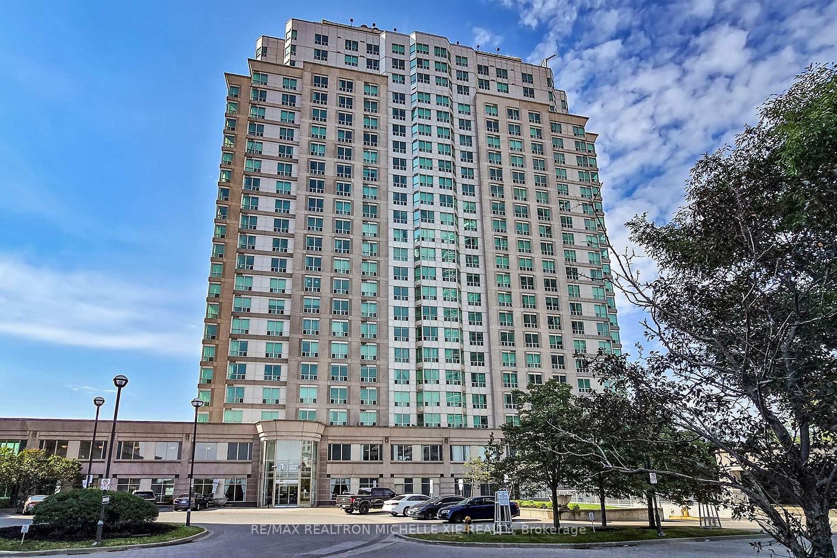 Ph201 - 1 Lee Centre Drive, Bendale, Toronto 