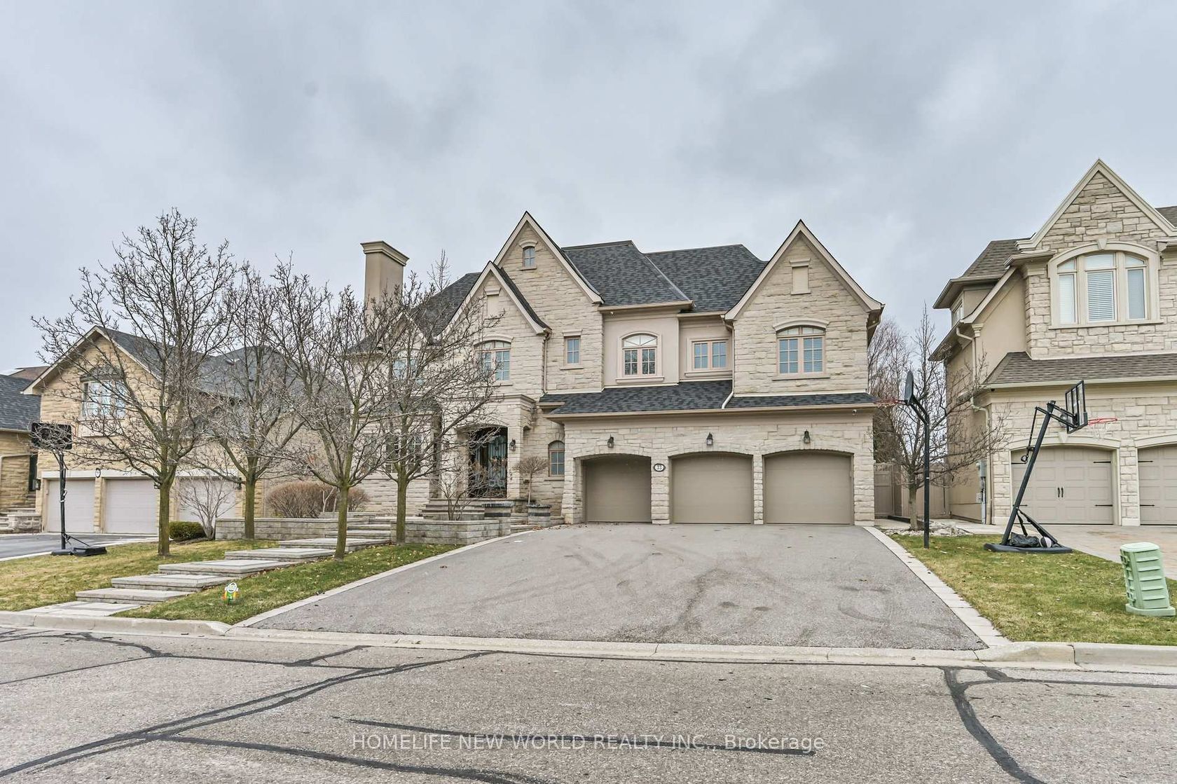 33 Evita Court, Uplands, Vaughan by Loree Meneguzzi Real Estate 33 Evita Court, Uplands, Vaughan