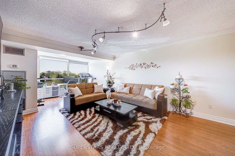 Photo 4 at 512 - 7300 Yonge Street, Yorkhill, Vaughan