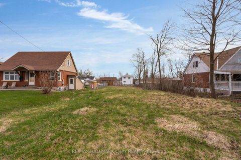 Photo 1 at 147 Peel Street, Wellington, Barrie