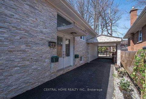 Photo 3 at 222 Dunview Avenue, Willowdale East, Toronto