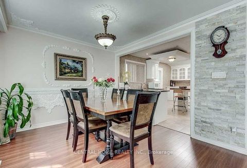 Photo 12 at 222 Dunview Avenue, Willowdale East, Toronto