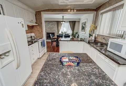 Photo 14 at 222 Dunview Avenue, Willowdale East, Toronto