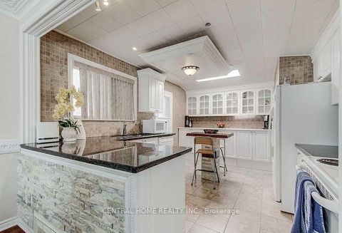 Photo 15 at 222 Dunview Avenue, Willowdale East, Toronto