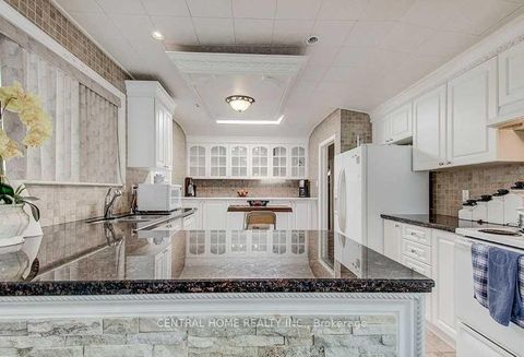 Photo 16 at 222 Dunview Avenue, Willowdale East, Toronto