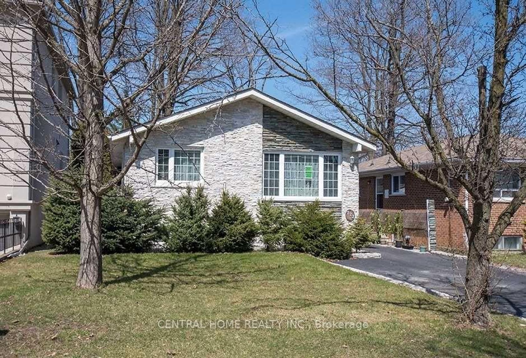 222 Dunview Avenue, Willowdale East, Toronto 