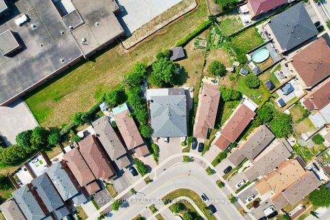 Photo 1 at 20 Terra Road, East Woodbridge, Vaughan