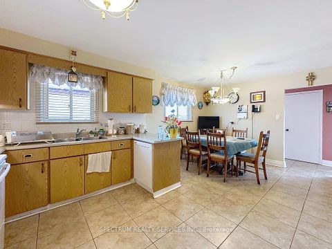 Photo 10 at 20 Terra Road, East Woodbridge, Vaughan