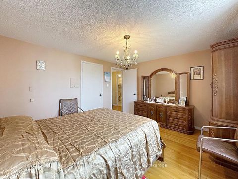 Photo 15 at 20 Terra Road, East Woodbridge, Vaughan