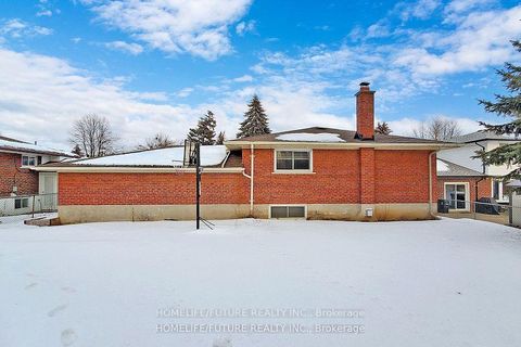 Photo 1 at 28 Skyridge Road, Morningside, Toronto