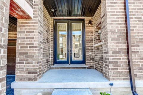 Photo 2 at 71 TENNANT Circle N, Vellore Village, Vaughan