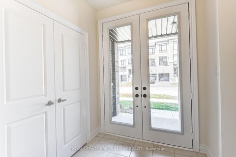 Photo 3 at 71 TENNANT Circle N, Vellore Village, Vaughan