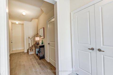Photo 4 at 71 TENNANT Circle N, Vellore Village, Vaughan