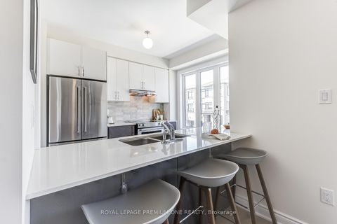 Photo 15 at 71 TENNANT Circle N, Vellore Village, Vaughan