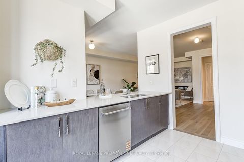 Photo 18 at 71 TENNANT Circle N, Vellore Village, Vaughan