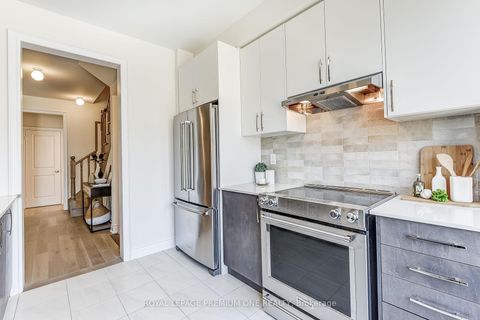Photo 19 at 71 TENNANT Circle N, Vellore Village, Vaughan