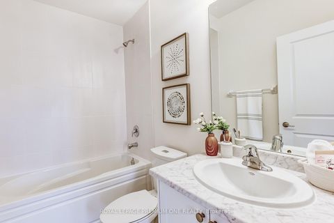 Photo 23 at 71 TENNANT Circle N, Vellore Village, Vaughan