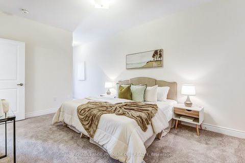 Photo 27 at 71 TENNANT Circle N, Vellore Village, Vaughan