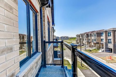 Photo 29 at 71 TENNANT Circle N, Vellore Village, Vaughan