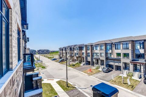 Photo 30 at 71 TENNANT Circle N, Vellore Village, Vaughan