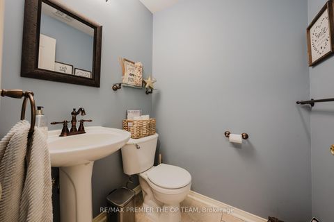 Photo 3 at 50 Beaverbrook Crescent, Rural Vaughan, Vaughan