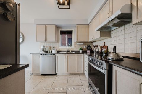 Photo 13 at 50 Beaverbrook Crescent, Rural Vaughan, Vaughan