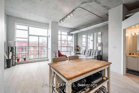 Photo 1 at 411 - 955 QUEEN Street W, Niagara, Toronto