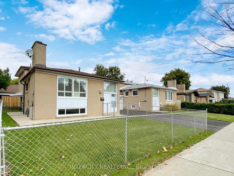 Photo 0 at 26 Donnalyn Drive, Newtonbrook West, Toronto