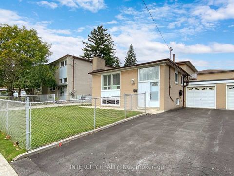 Photo 2 at 26 Donnalyn Drive, Newtonbrook West, Toronto