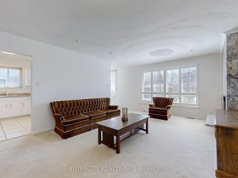 Photo 6 at 26 Donnalyn Drive, Newtonbrook West, Toronto Photo 6 at 26 Donnalyn Drive, Newtonbrook West, Toronto