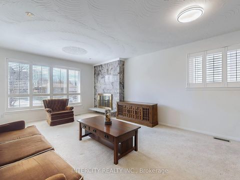 Photo 10 at 26 Donnalyn Drive, Newtonbrook West, Toronto