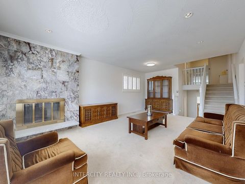 Photo 11 at 26 Donnalyn Drive, Newtonbrook West, Toronto
