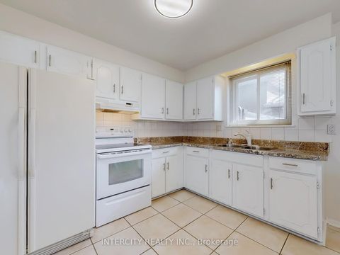 Photo 12 at 26 Donnalyn Drive, Newtonbrook West, Toronto