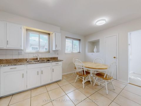 Photo 14 at 26 Donnalyn Drive, Newtonbrook West, Toronto