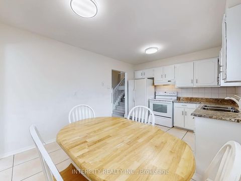 Photo 18 at 26 Donnalyn Drive, Newtonbrook West, Toronto